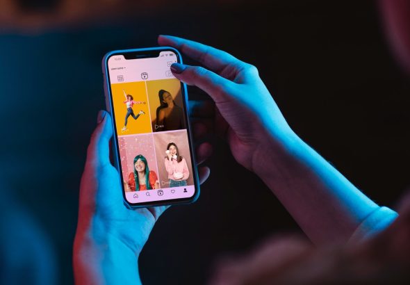 Svolta per chi non sa le lingue: il doppiaggio AI automatico arriva su Instagram e Facebook